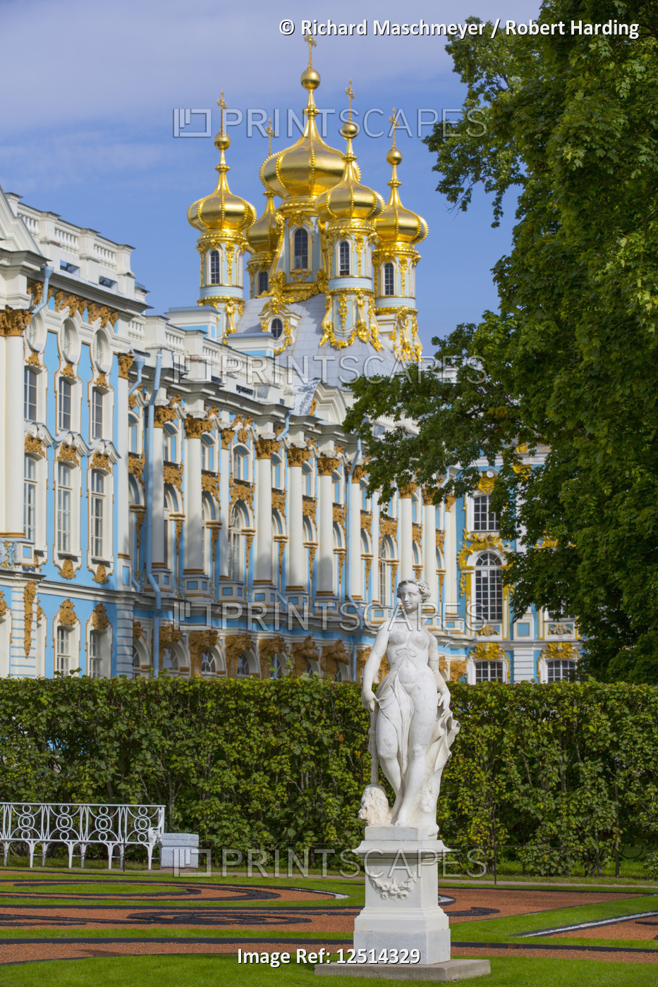 Garden Statue, Catherine's Palace (background), Tsarskoye Selo, Pushkin, UNESCO World Heritage Site,