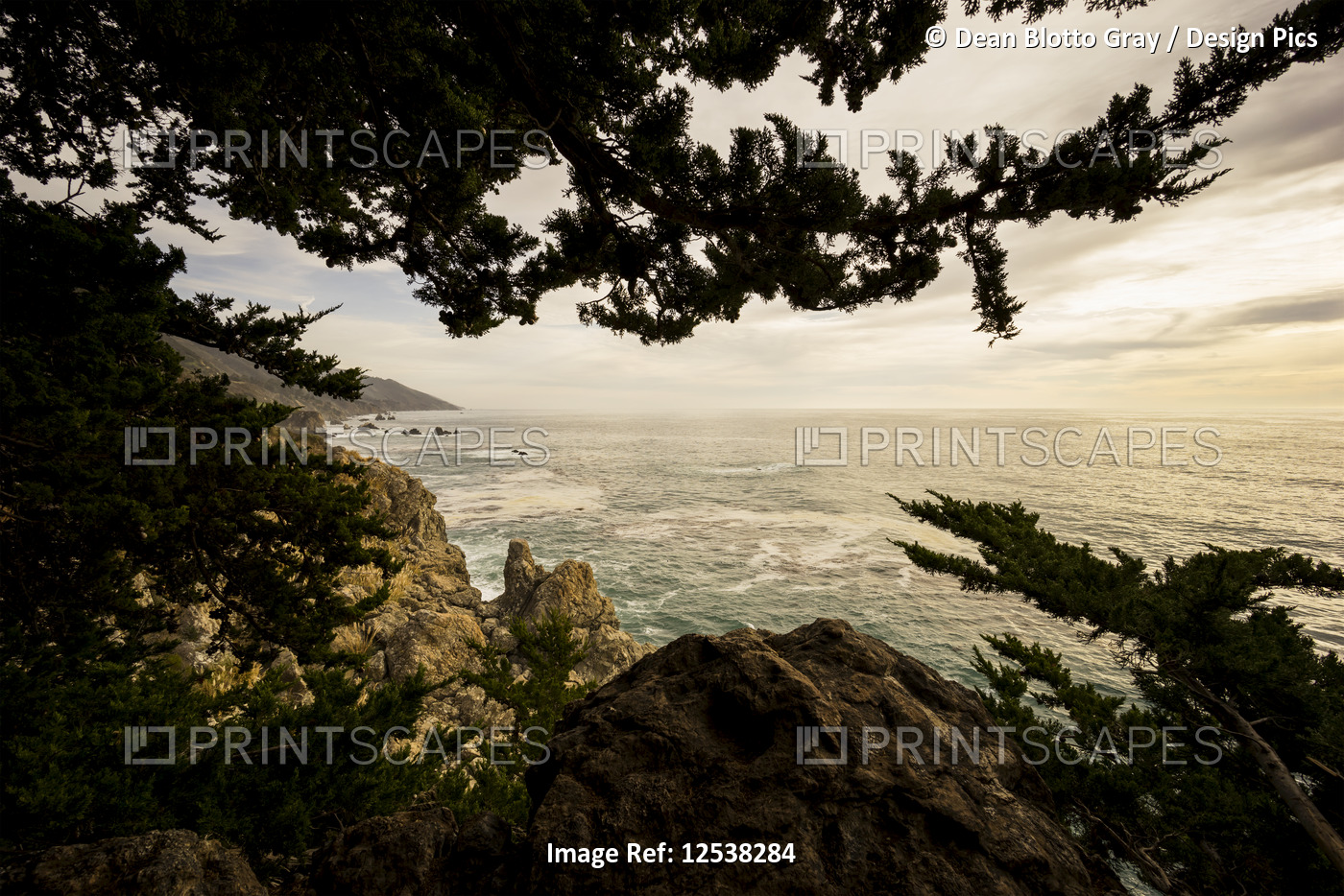 View from Cabrillo Highway of Big Sur, the rugged coastline and Pacific Ocean, ...